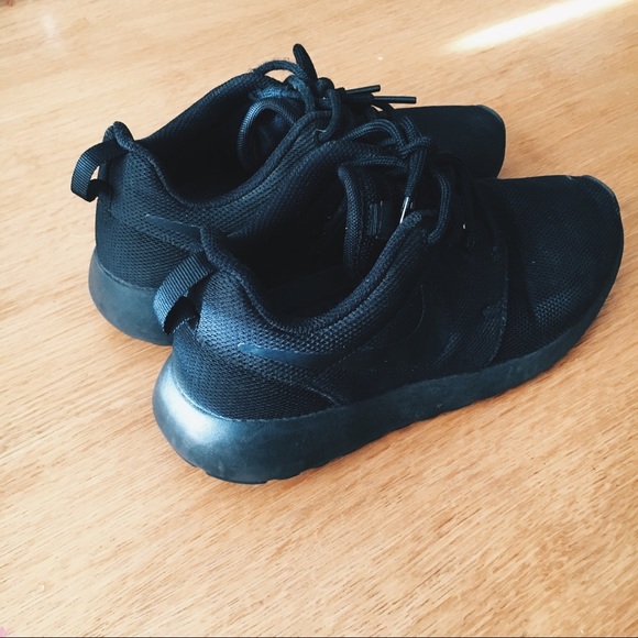 NIKE ROSHE ONE - Picture 4 of 4